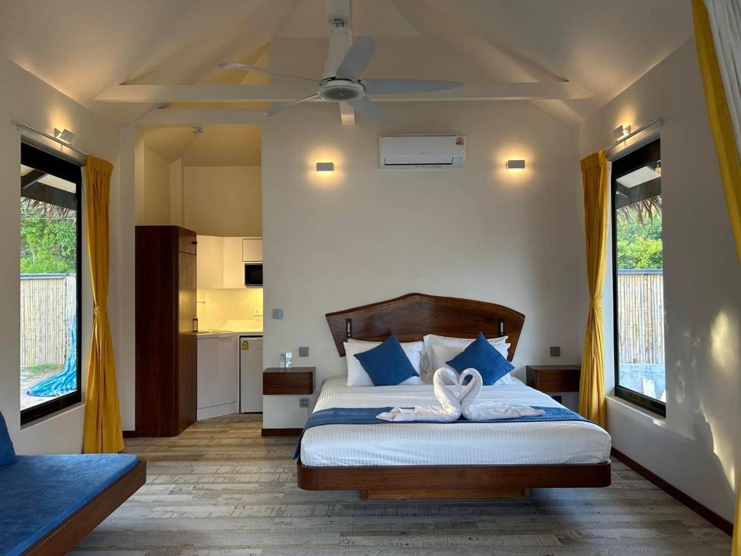 Absolute Beachfront Villas Баан Тай Екстериор снимка